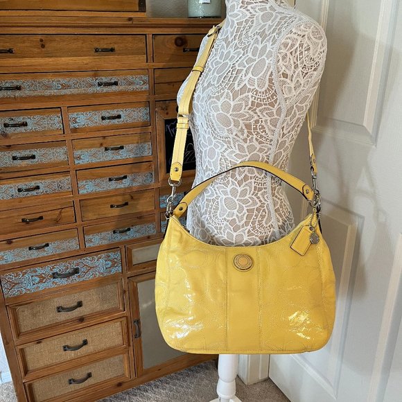 Coach Vintage Signature Hobo /Crossbody Patent Leather in Soft Yellow - Picture 3 of 14
